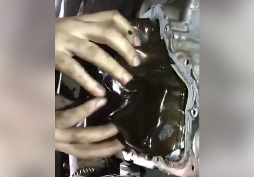 Mechanics remove oil pan from Chevrolet Cruze, find literal oil jello